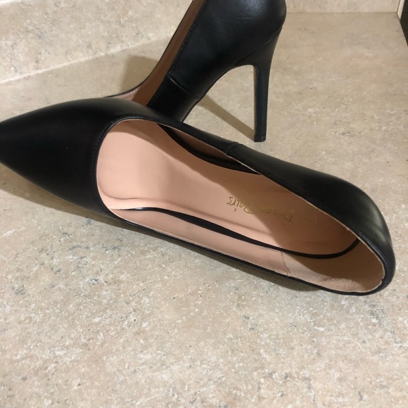 Size 7 - Picture 2 of 7